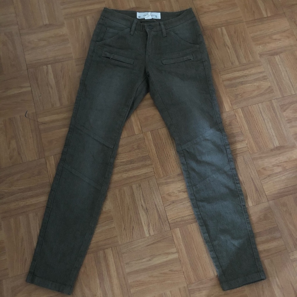 Skinny olive green jeans!👄